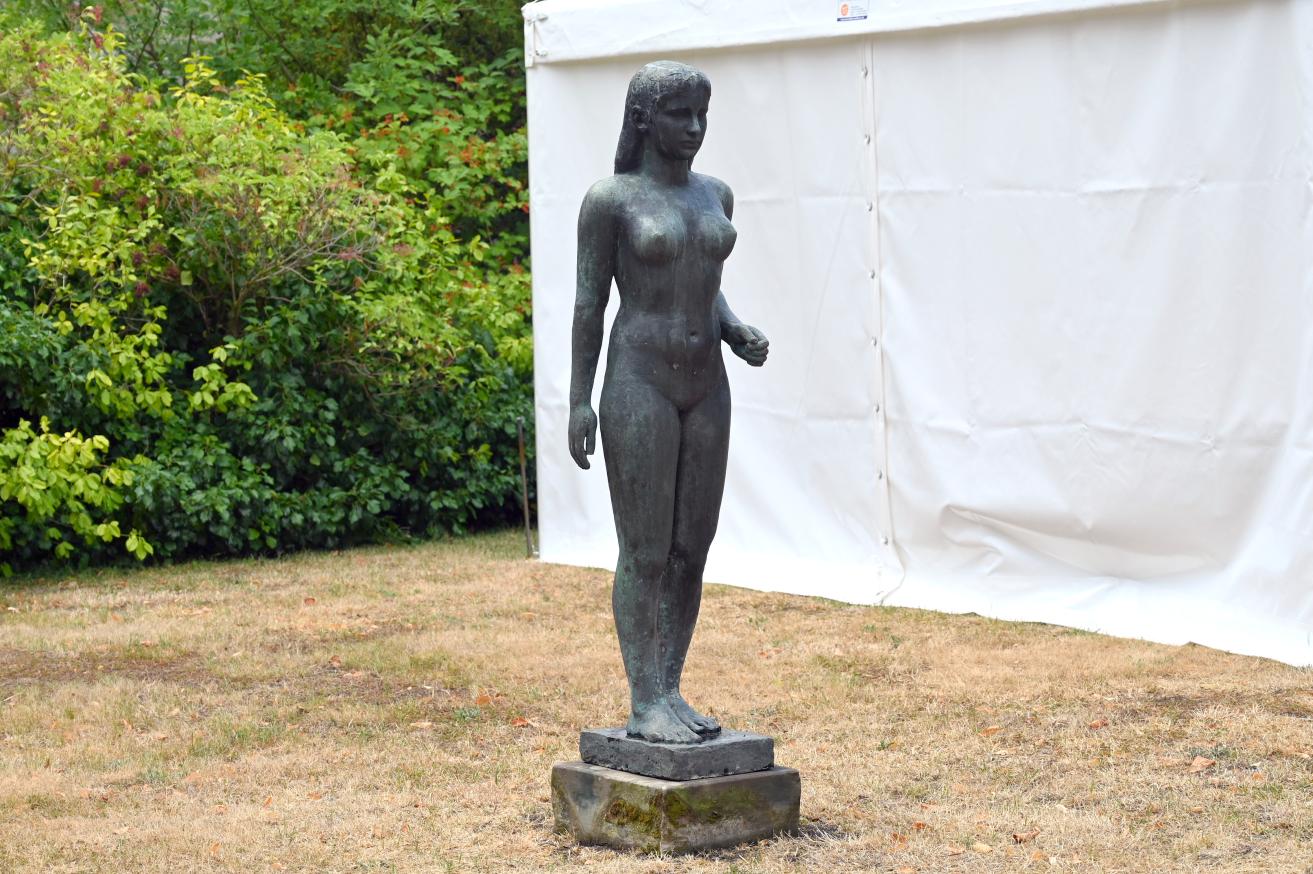 Ludwig Kasper (1936), Schreitende II, Coburg, Kunstsammlungen der Veste Coburg, Innenhof, 1936, Bild 2/4