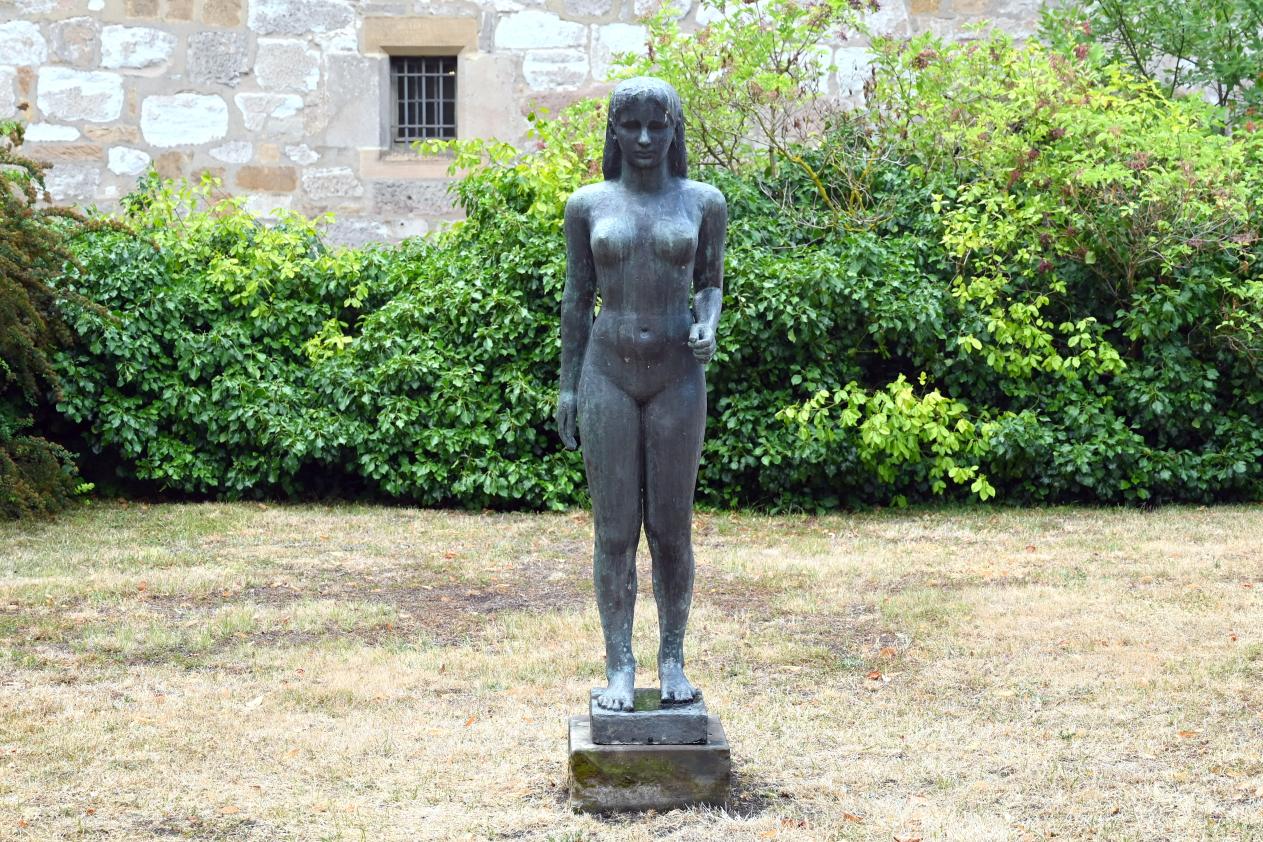 Ludwig Kasper (1936), Schreitende II, Coburg, Kunstsammlungen der Veste Coburg, Innenhof, 1936, Bild 3/4