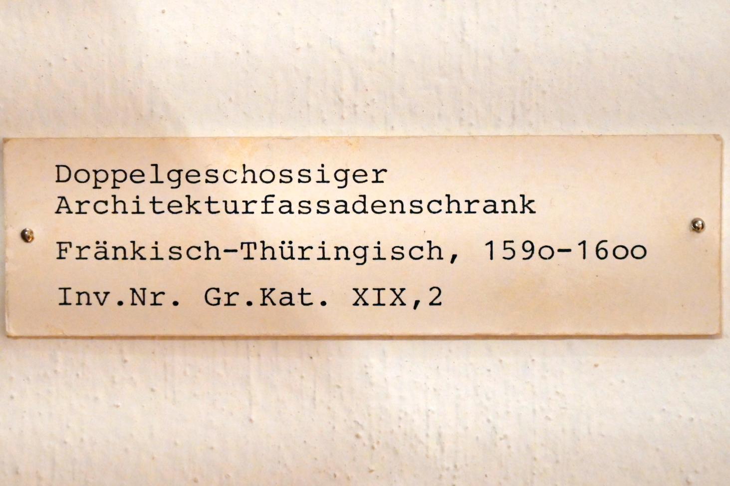 Doppelgeschossiger Architekturfassadenschrank, Coburg, Kunstsammlungen der Veste Coburg, Treppenhaus 2, 1590–1600, Bild 2/2