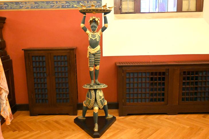 Joseph Ulrich Danhauser (1815), Zwei Kandelaber in Rittergestalt, Coburg, Kunstsammlungen der Veste Coburg, Fremdenkorridor, 1815–1816, Bild 2/6