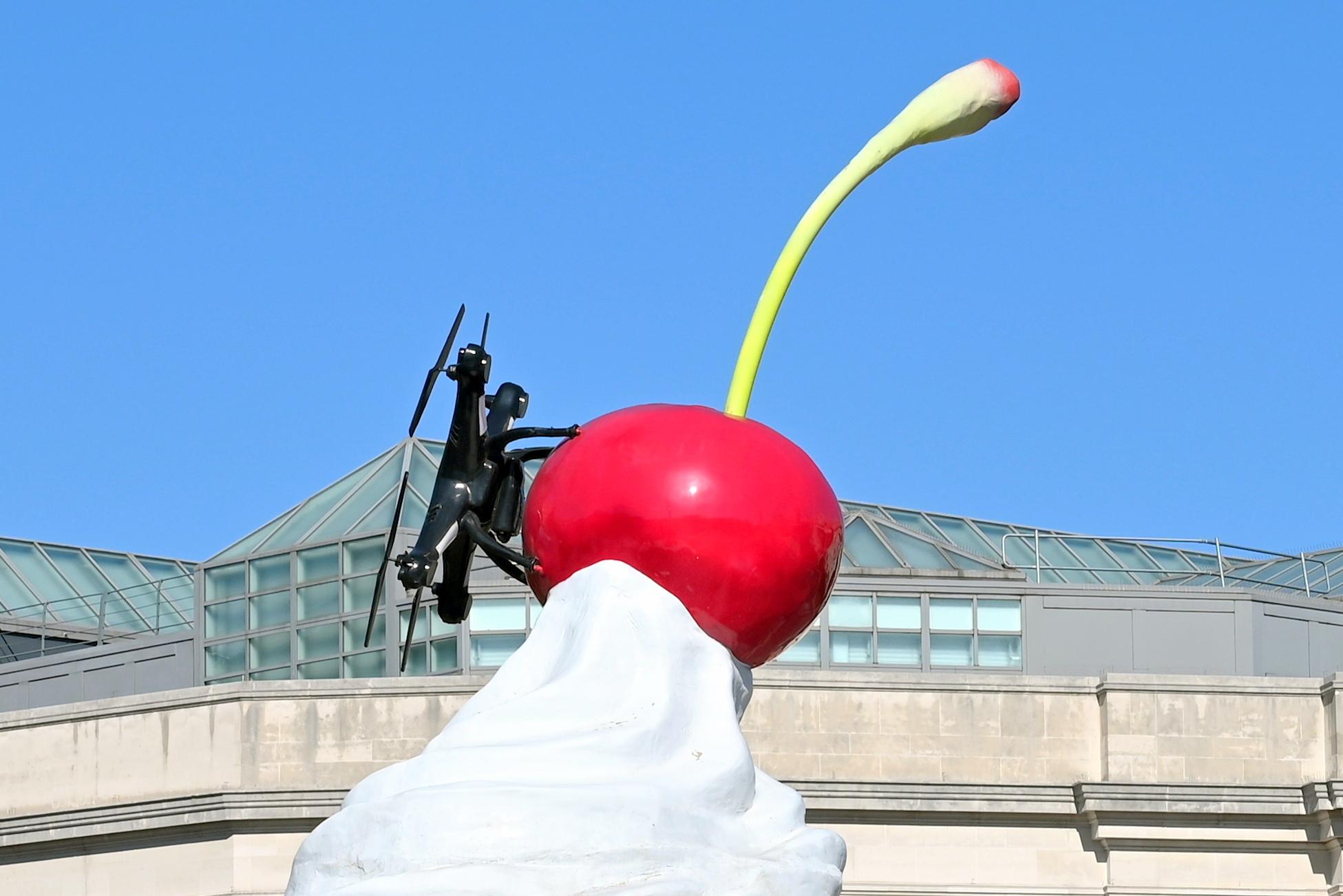 Heather Phillipson (2020), THE END, London, Trafalgar Square, 2020