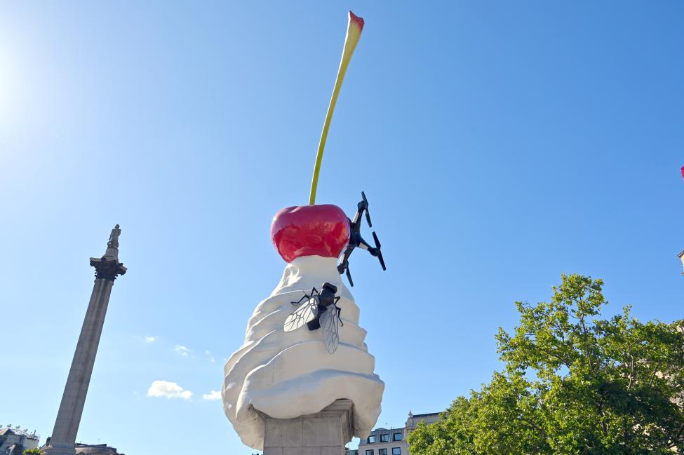 Heather Phillipson (2020), THE END, London, Trafalgar Square, 2020, Bild 4/8