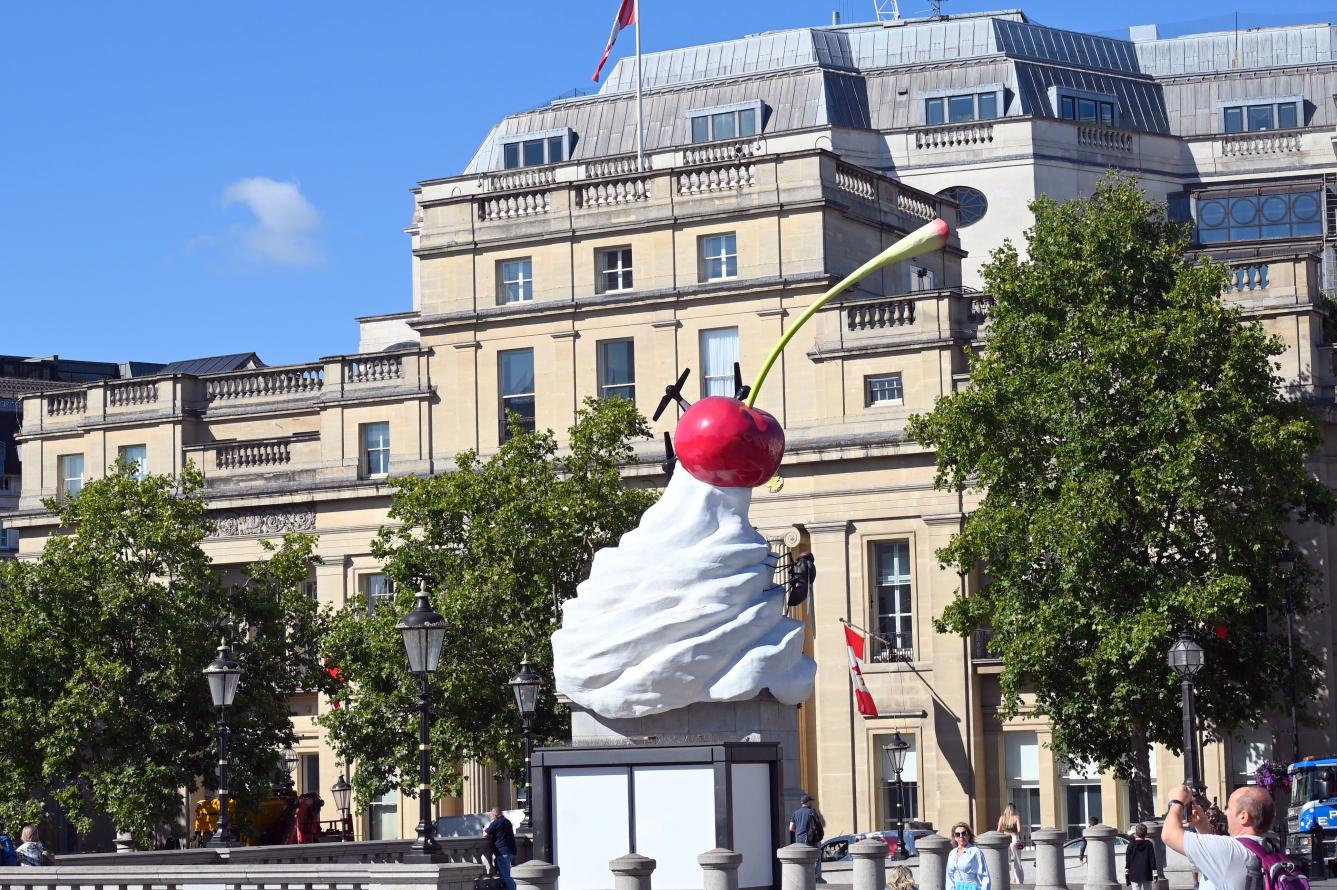 Heather Phillipson (2020), THE END, London, Trafalgar Square, 2020, Bild 6/8