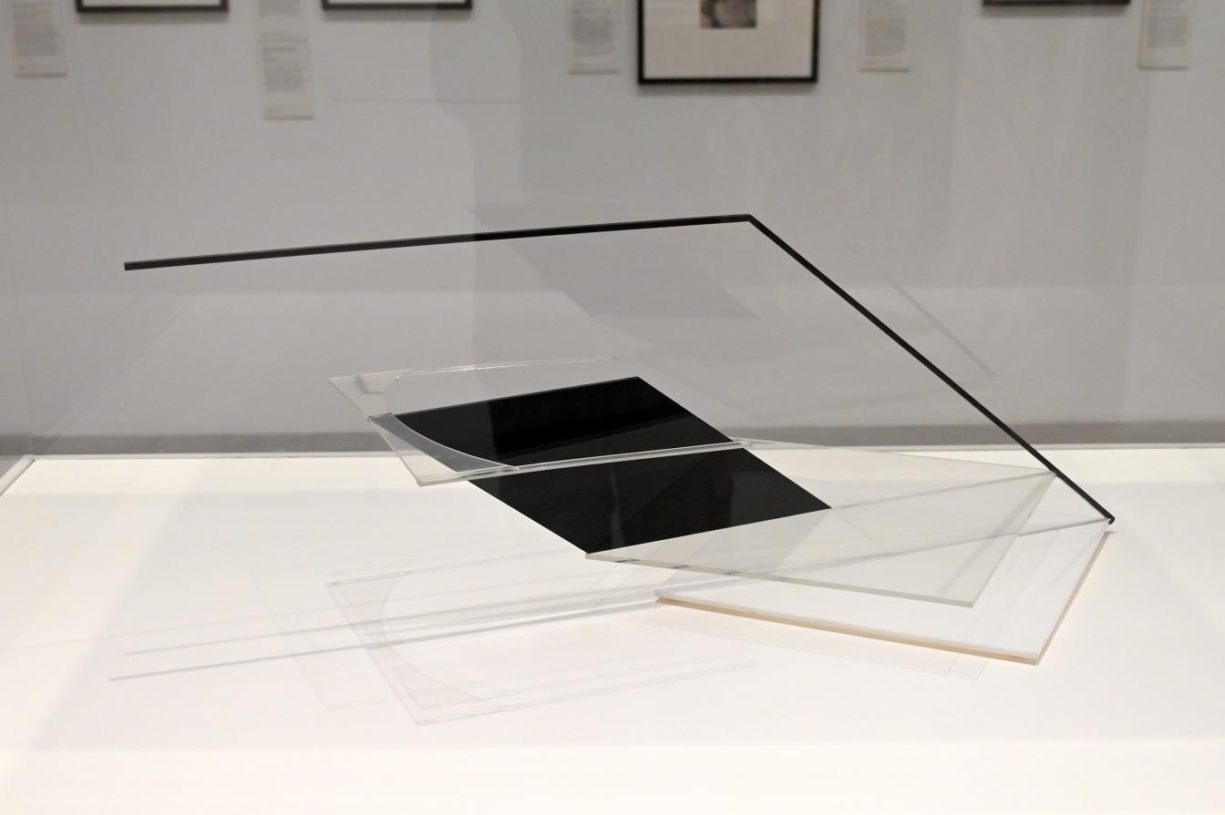 Naum Gabo (1915–1940), Denkmal für einen Flugplatz (Variante 1924), London, Tate Gallery of Modern Art (Tate Modern), Media Networks 2, um 1933–1948, Bild 2/4