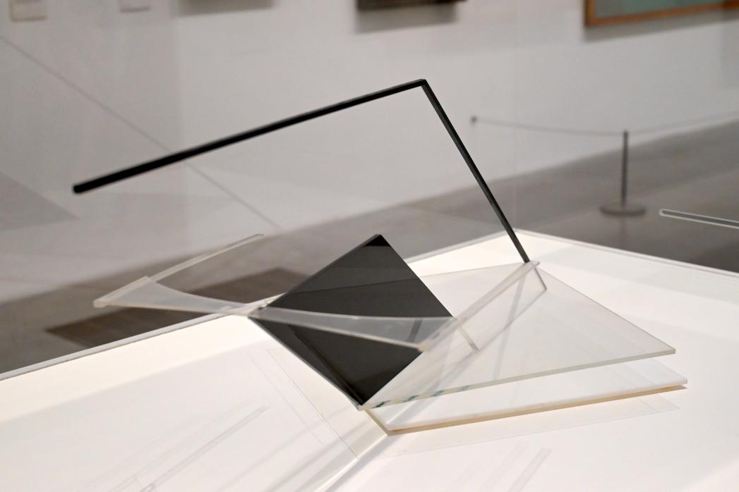 Naum Gabo (1915–1940), Denkmal für einen Flugplatz (Variante 1924), London, Tate Gallery of Modern Art (Tate Modern), Media Networks 2, um 1933–1948, Bild 3/4