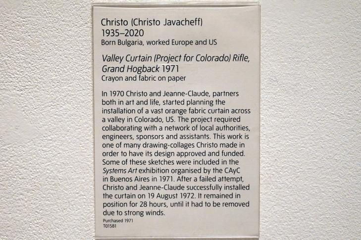 Christo (1961–2019), Valley Curtain (Projekt für Colorado), Rifle, Grand Hogback, London, Tate Gallery of Modern Art (Tate Modern), Media Networks 9, 1971, Bild 2/2