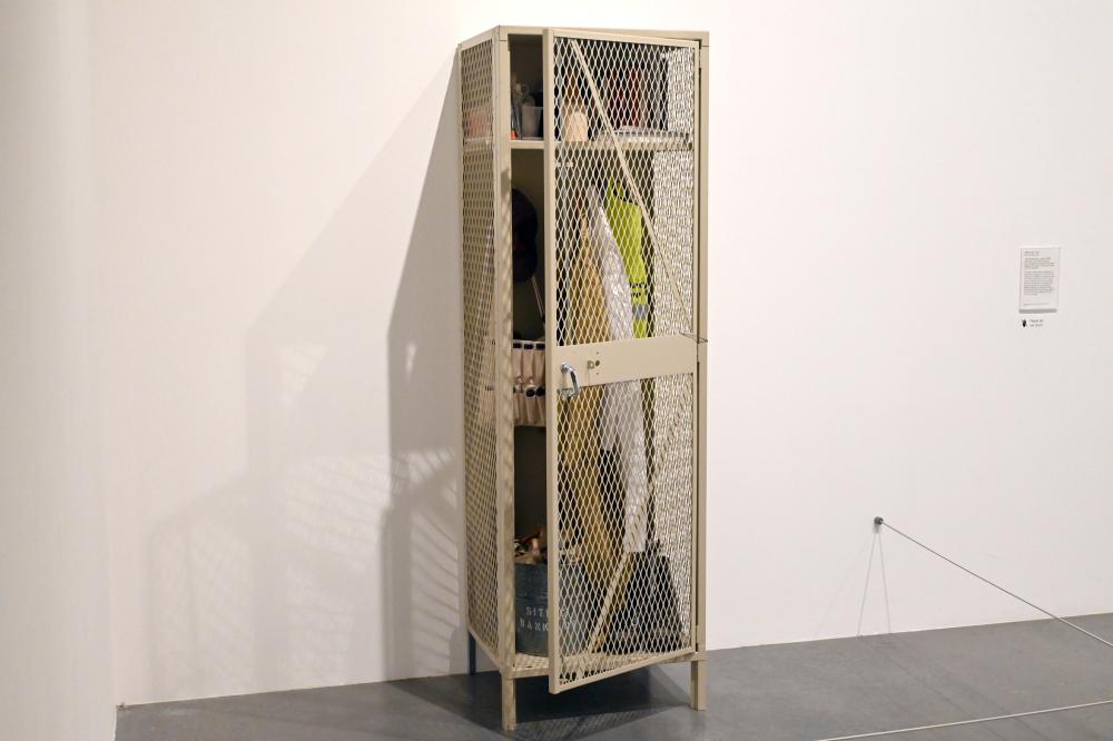Mark Dion (1999–2000), Tate Thames Dig - Locker 2000, London, Tate Gallery of Modern Art (Tate Modern), Mark Dion, 2000, Bild 2/4