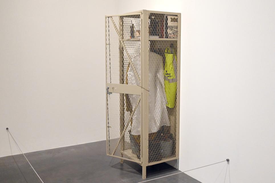 Mark Dion (1999–2000), Tate Thames Dig - Locker 2000, London, Tate Gallery of Modern Art (Tate Modern), Mark Dion, 2000, Bild 3/4