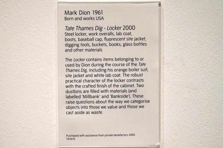 Mark Dion (1999–2000), Tate Thames Dig - Locker 2000, London, Tate Gallery of Modern Art (Tate Modern), Mark Dion, 2000, Bild 4/4