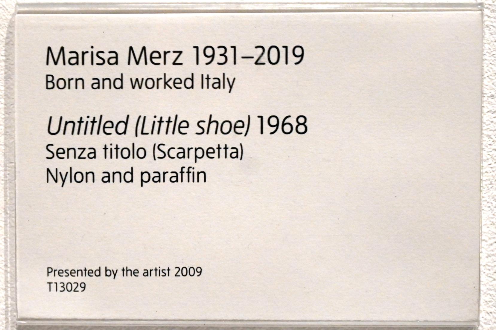 Marisa Merz (1966–1969), Ohne Titel (Kleiner Schuh), London, Tate Gallery of Modern Art (Tate Modern), Materials and Objects 1, 1968, Bild 3/3