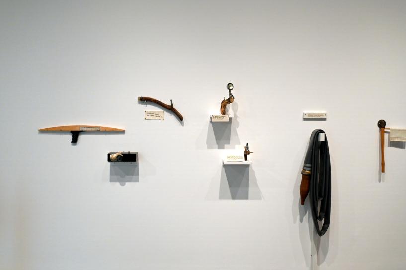 Jimmie Durham (1993–2017), Ohne Titel, London, Tate Gallery of Modern Art (Tate Modern), Materials and Objects 6, 1993–2012, Bild 2/7