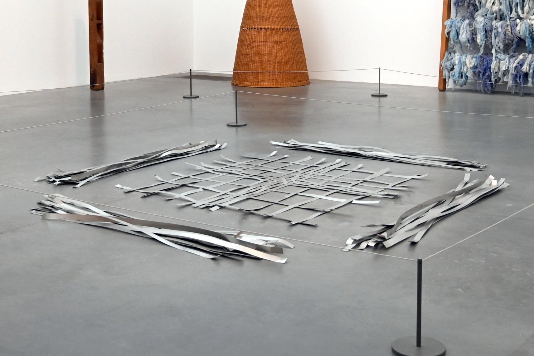 Lee Ufan (1968), Relatum, London, Tate Gallery of Modern Art (Tate Modern), Materials and Objects 5, 1968, Bild 2/3