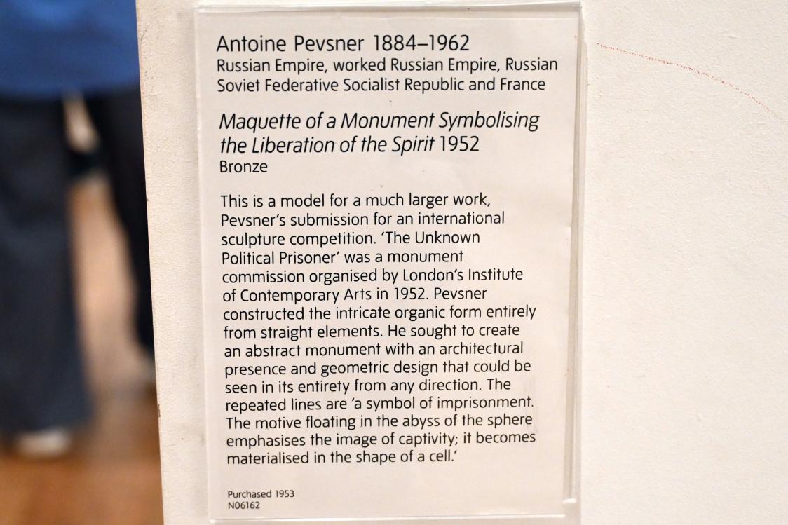 Anton Abramowitsch Pewsner (Antoine Pevsner) (1952–1961), Modell eines Denkmals, das die Befreiung des Geistes symbolisiert, London, Tate Gallery of Modern Art (Tate Modern), Artist and Society 2, 1952, Bild 3/3