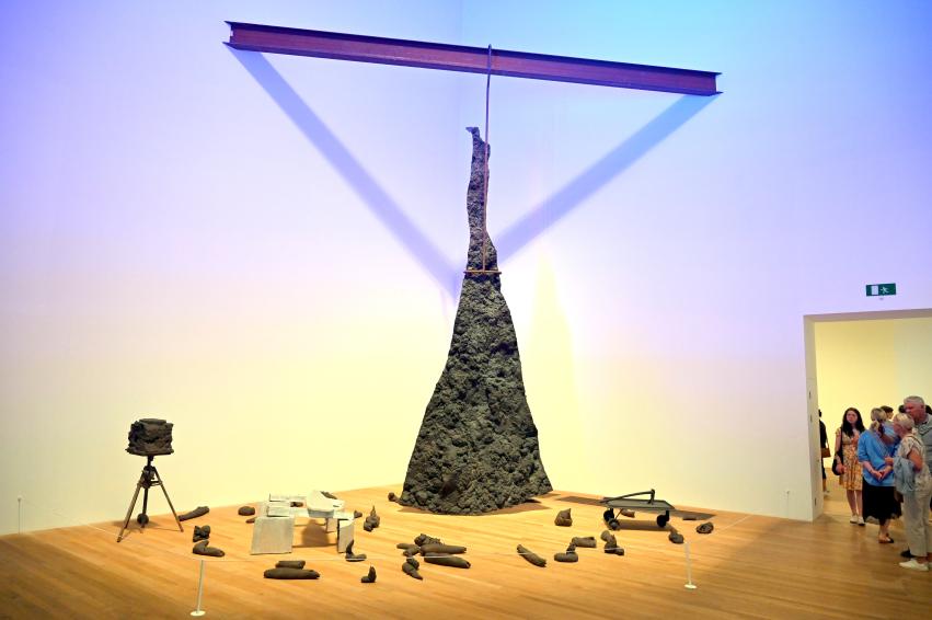 Joseph Beuys (1948–1985), Blitzschlag mit Lichtschein auf Hirsch, London, Tate Gallery of Modern Art (Tate Modern), Artist and Society 8, 1958, Bild 5/6