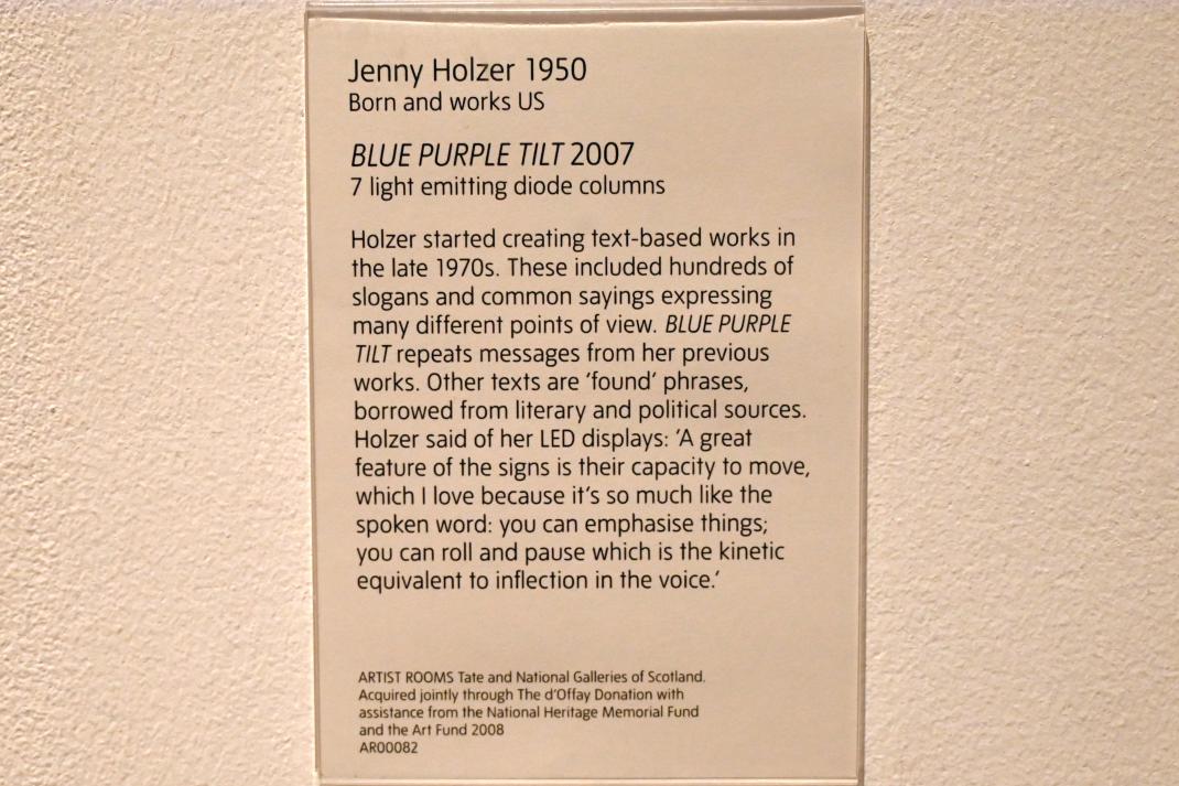 Jenny Holzer (1987–2014), BLUE PURPLE TILT, London, Tate Gallery of Modern Art (Tate Modern), Artist and Society 8, 2007, Bild 4/4