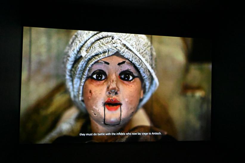 Wael Shawky (2010), Kabarettkreuzzüge: Die Horrorshow, London, Tate Gallery of Modern Art (Tate Modern), Artist and Society 13, 2010, Bild 4/5