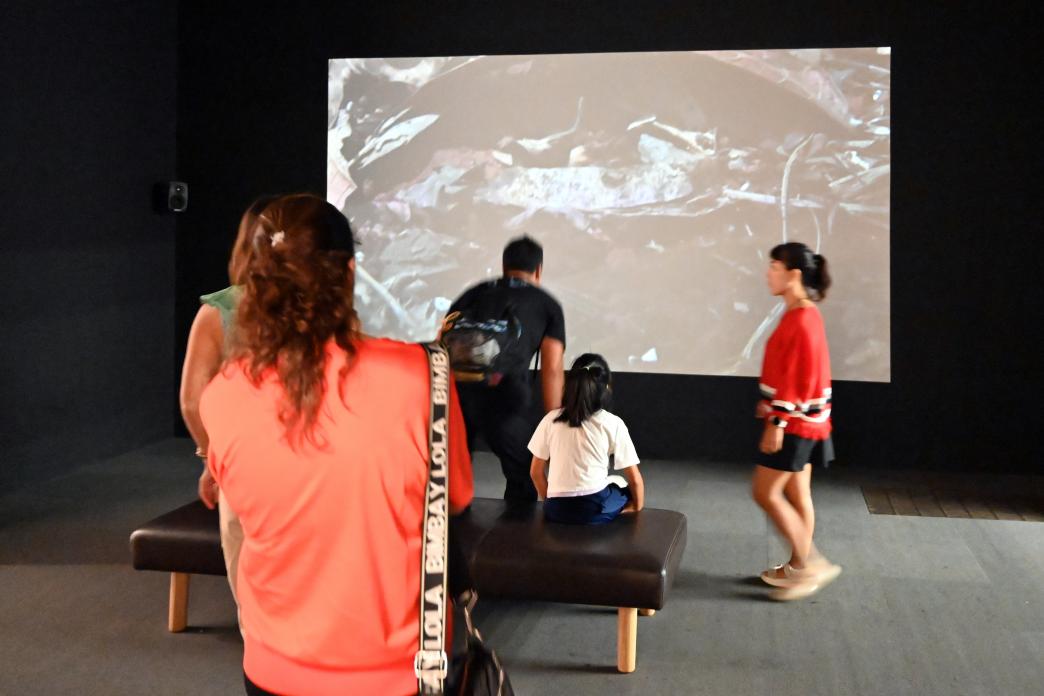 Rivane Neuenschwander (2006), Aschermittwoch (Quarta-feira de Cinzas) / Epilog, London, Tate Gallery of Modern Art (Tate Modern), Colonianism, 2006, Bild 4/4