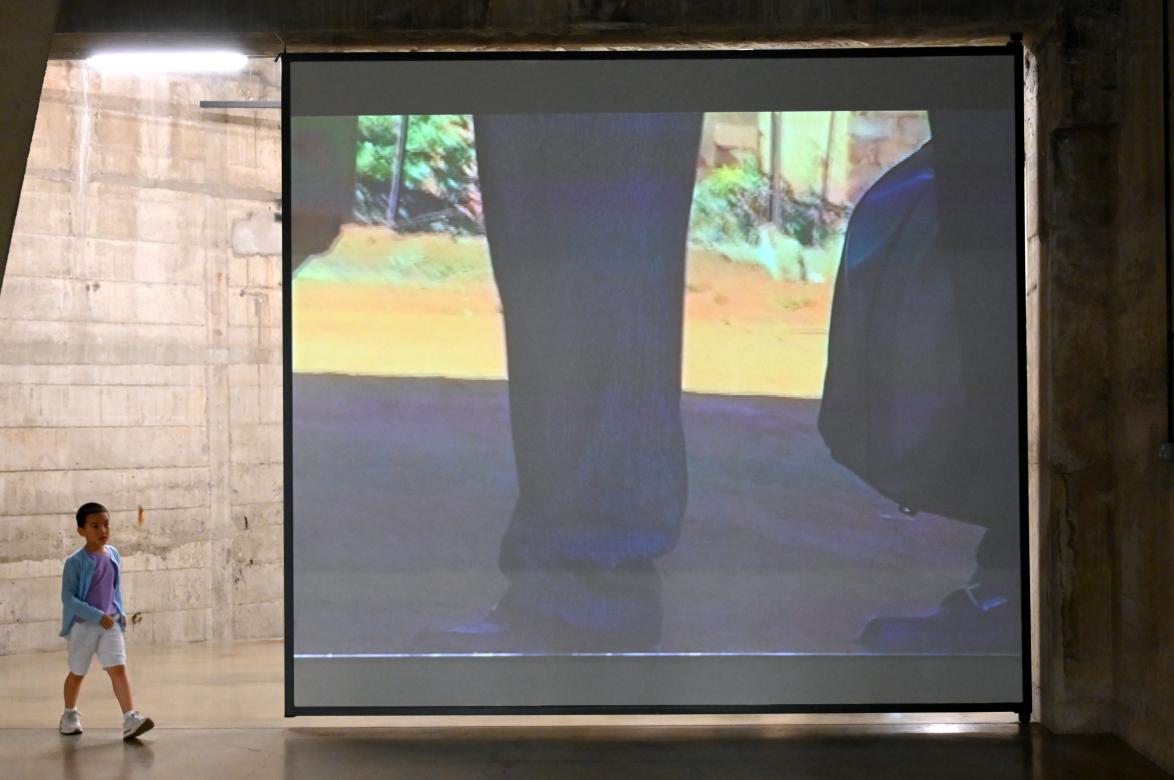 Moshekwa Langa (2001), Wo fange ich an, London, Tate Gallery of Modern Art (Tate Modern), The Tanks, 2001, Bild 2/4