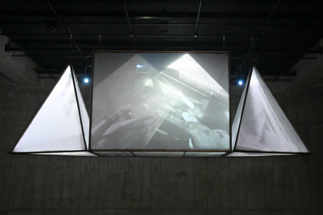 Robert Rauschenberg (1956–1990), Elastischer Träger (Leuchte), London, Tate Gallery of Modern Art (Tate Modern), The Tanks, 1983, Bild 2/3