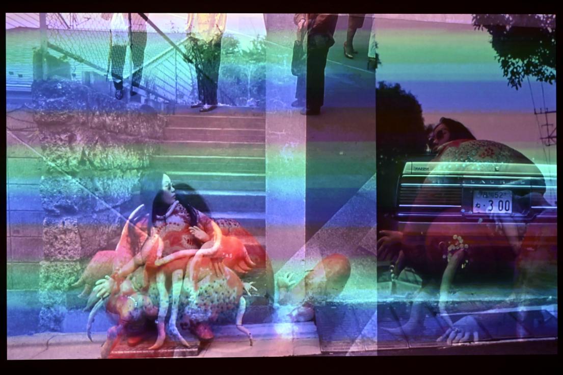 Lee Bul (1988–1990), Entschuldigung für das Leiden - Du denkst, ich bin ein Welpe auf einem Picknick?, London, Tate Gallery of Modern Art (Tate Modern), Performer and Participant 3, 1990, Bild 3/4
