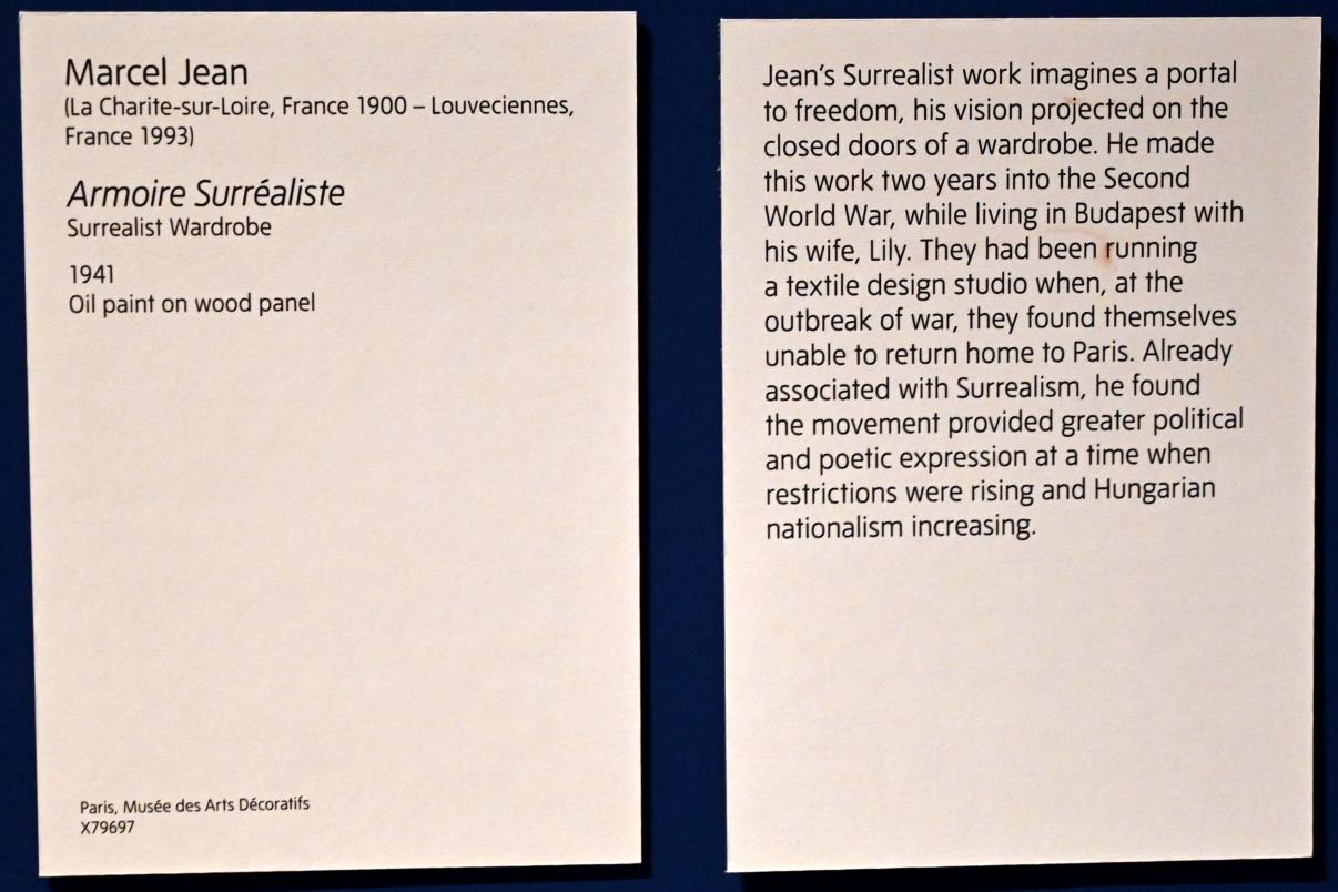 Marcel Jean (1936–1941), Surrealistische Garderobe, London, Tate Modern, Ausstellung "Surrealism Beyond Borders" vom 24.02.-29.08.2022, Saal 1, 1941, Bild 2/2