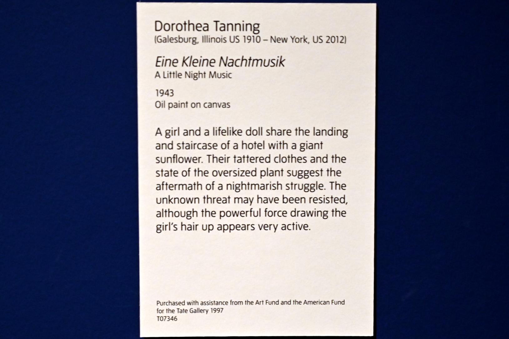 Dorothea Tanning (1943–1965), Eine Kleine Nachtmusik, London, Tate Modern, Ausstellung "Surrealism Beyond Borders" vom 24.02.-29.08.2022, Saal 1, 1943, Bild 2/2