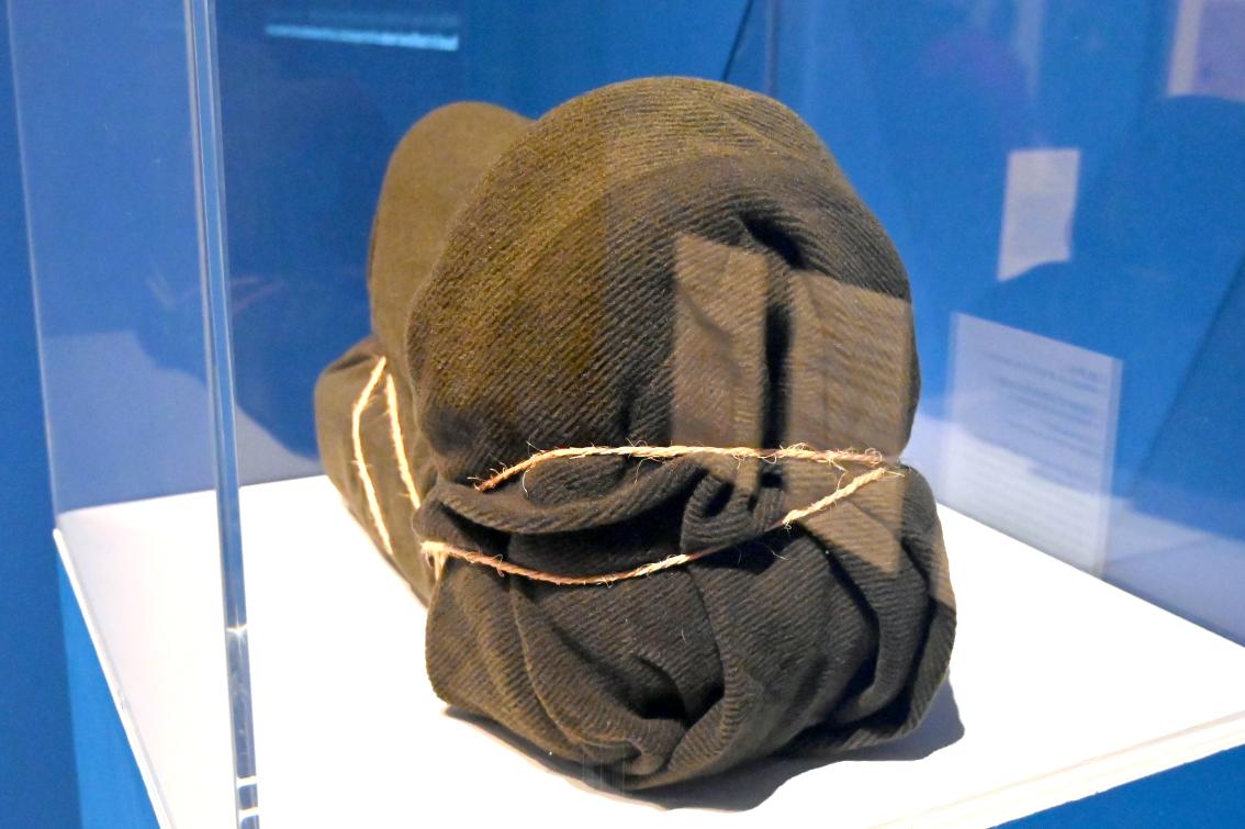 Man Ray (1914–1939), Die Enigma des Isidore Ducasse, London, Tate Modern, Ausstellung "Surrealism Beyond Borders" vom 24.02.-29.08.2022, Saal 3, 1920, Bild 3/4