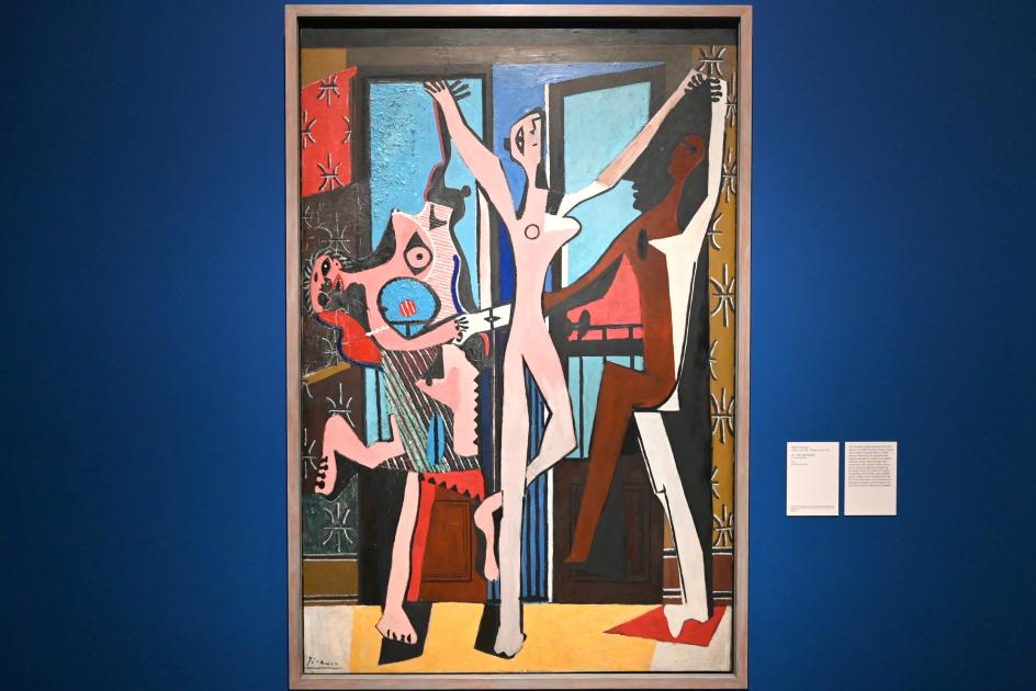 Pablo Picasso (1897–1972), Die drei Tänzer, London, Tate Modern, Ausstellung "Surrealism Beyond Borders" vom 24.02.-29.08.2022, Saal 3, 1925