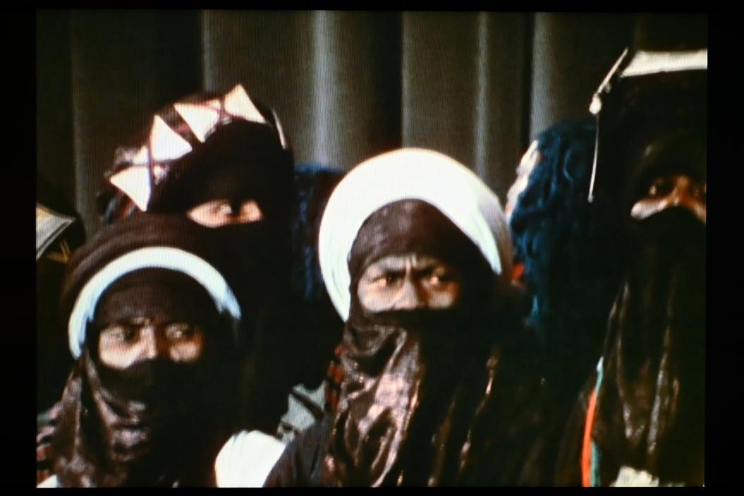 William Klein (1969), Ausschnitte aus dem Pan-African Festival in Algier, London, Tate Modern, Ausstellung "Surrealism Beyond Borders" vom 24.02.-29.08.2022, Saal 6, 1969, Bild 2/4