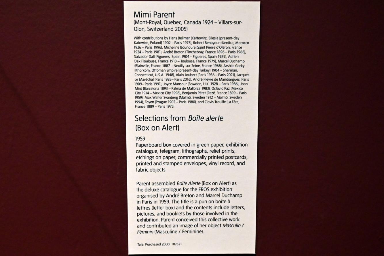 Mimi Parent (1959), Auswahl von Boîte alerte (Box in Alarmbereitschaft), London, Tate Modern, Ausstellung "Surrealism Beyond Borders" vom 24.02.-29.08.2022, Saal 6, 1959, Bild 2/2