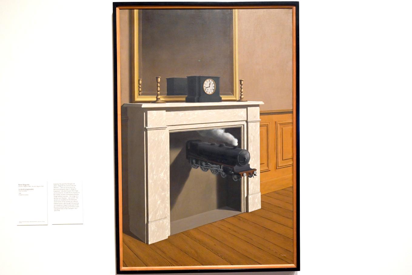 René Magritte (1926–1967), Angepinnte Zeit, London, Tate Modern, Ausstellung "Surrealism Beyond Borders" vom 24.02.-29.08.2022, Saal 9, 1938
