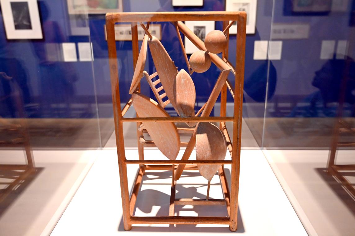 Alberto Giacometti (1914–1965), Käfig, London, Tate Modern, Ausstellung "Surrealism Beyond Borders" vom 24.02.-29.08.2022, Saal 9, 1930–1931, Bild 2/5