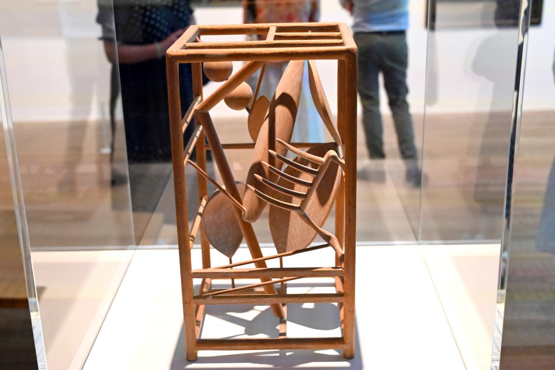 Alberto Giacometti (1914–1965), Käfig, London, Tate Modern, Ausstellung "Surrealism Beyond Borders" vom 24.02.-29.08.2022, Saal 9, 1930–1931, Bild 4/5