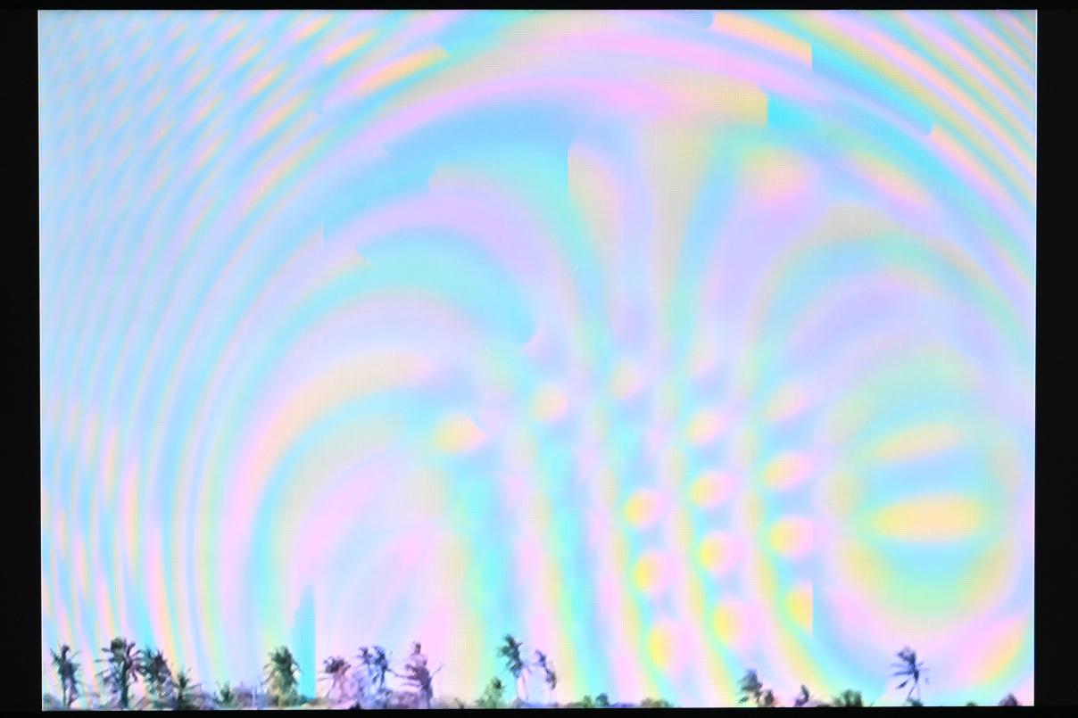 Enrique Grau (1954), Der blaue Hummer, London, Tate Modern, Ausstellung "Surrealism Beyond Borders" vom 24.02.-29.08.2022, Saal 9, 1954, Bild 3/4