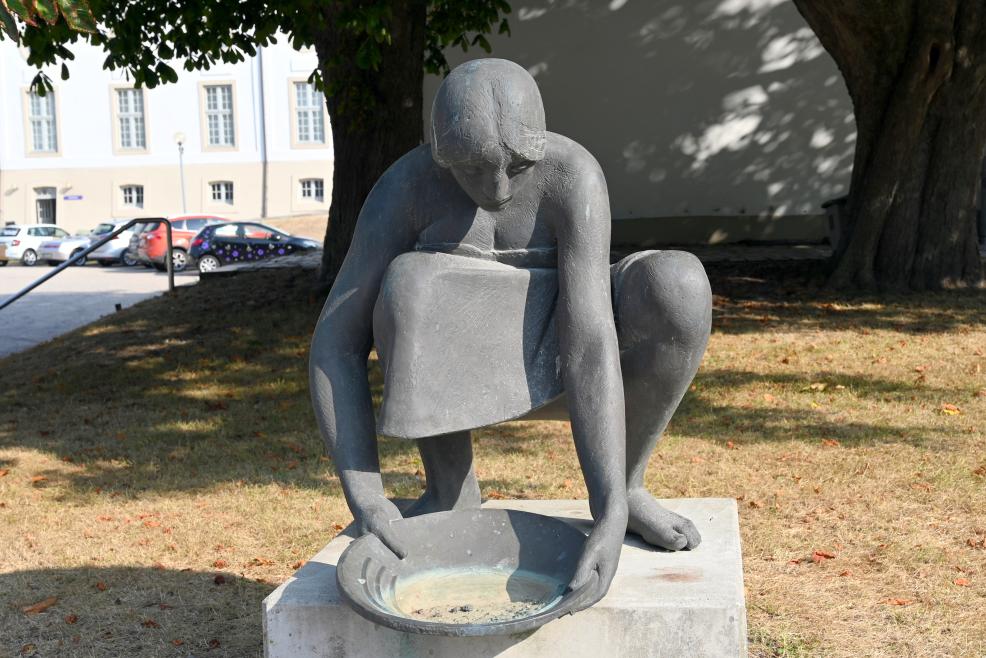 Martin Mayer (1993), Goldwäscherin, Schleswig, Landesmuseum für Kunst und Kulturgeschichte, Außenbereich, 1993, Bild 2/5