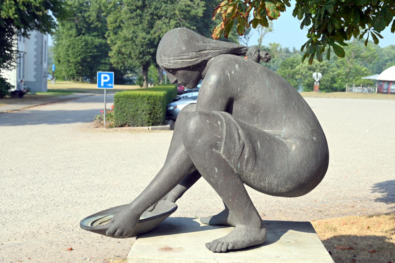 Martin Mayer (1993), Goldwäscherin, Schleswig, Landesmuseum für Kunst und Kulturgeschichte, Außenbereich, 1993, Bild 4/5