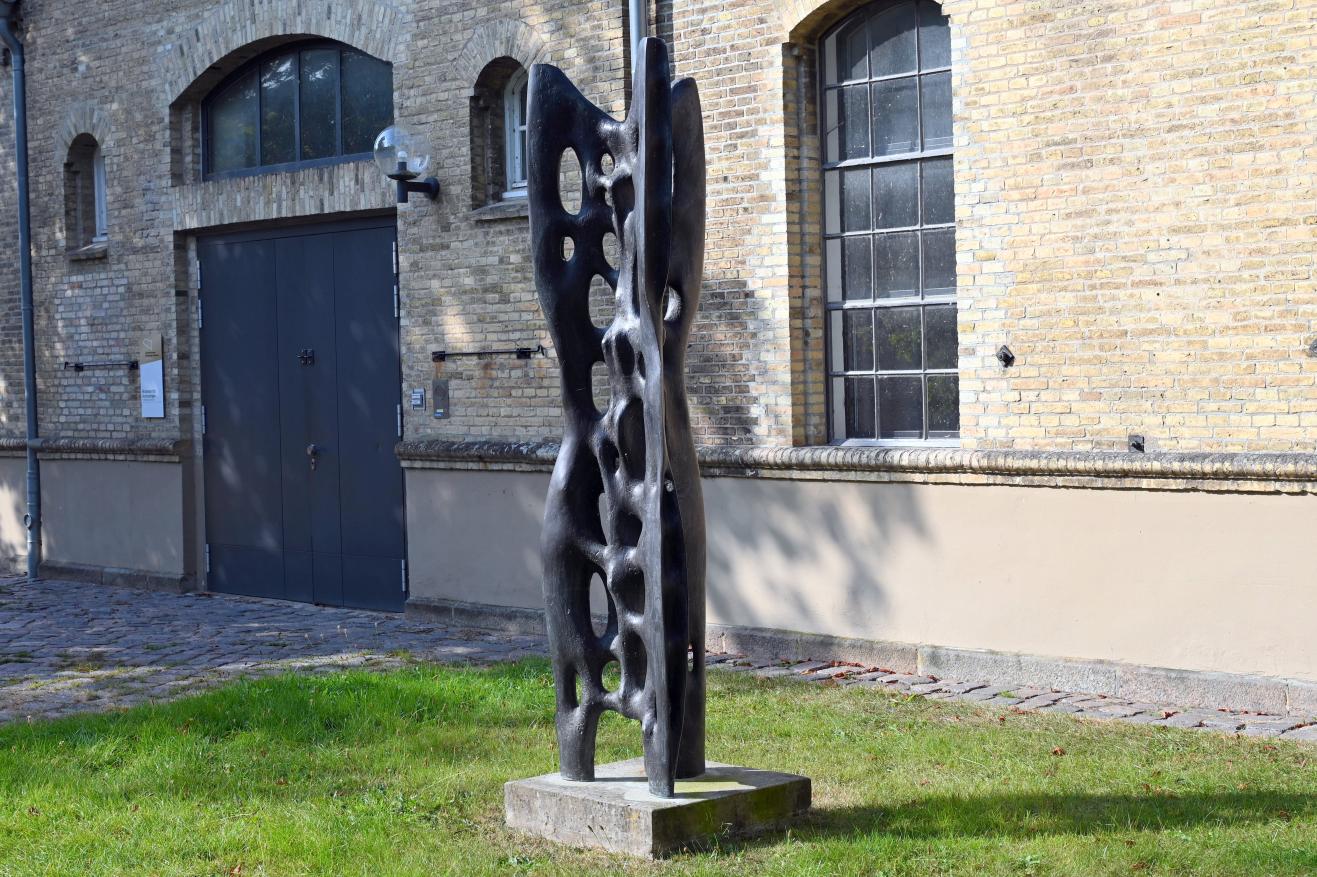 Karl Hartung (1950–1966), Djakar, Schleswig, Landesmuseum für Kunst und Kulturgeschichte, Außenbereich, 1965–1966, Bild 2/3