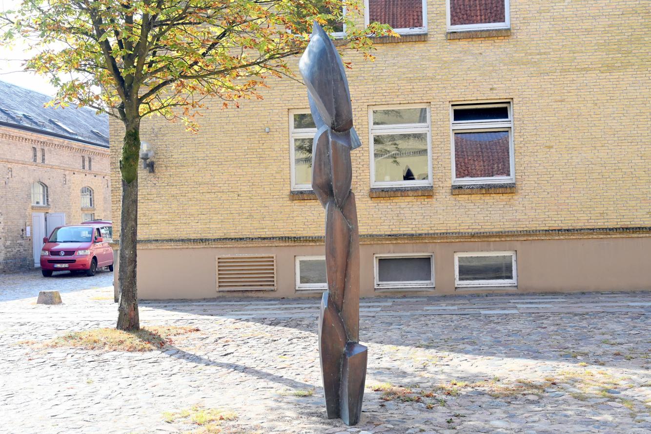 Manfred Sihle-Wissel (1975–2011), Segelsäule, Schleswig, Landesmuseum für Kunst und Kulturgeschichte, Außenbereich, 1990, Bild 2/3