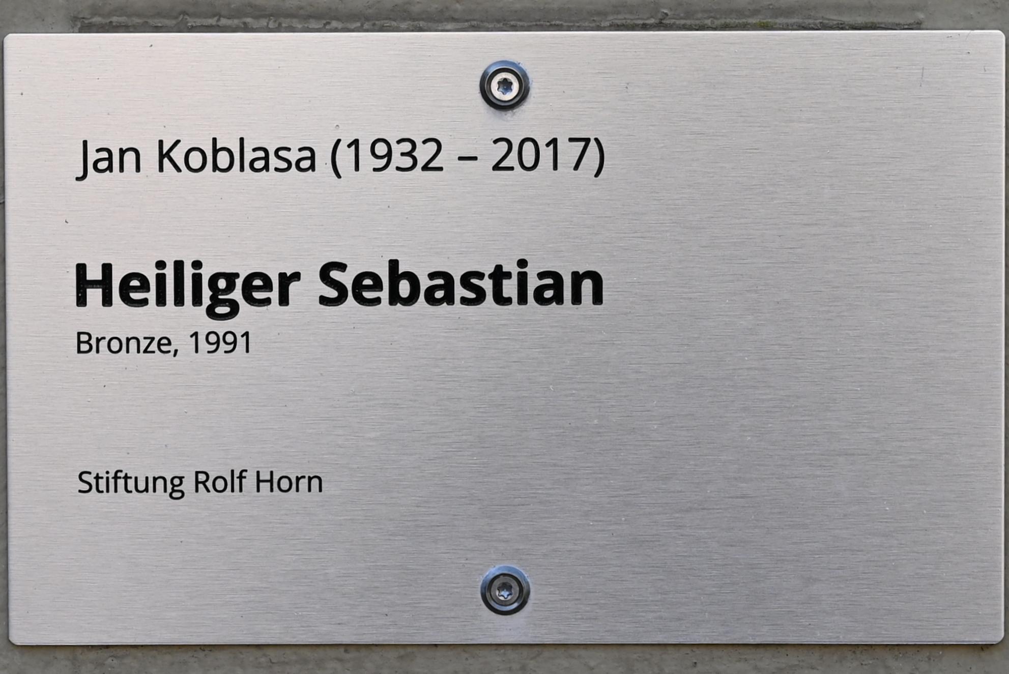 Jan Koblasa (1962–1991), Heiliger Sebastian, Schleswig, Landesmuseum für Kunst und Kulturgeschichte, Außenbereich, 1991, Bild 3/3