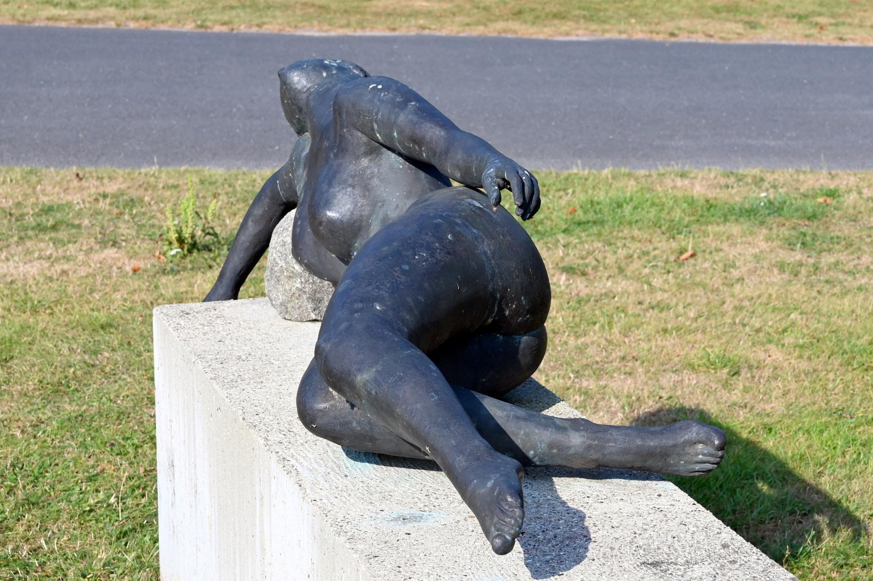 Hans Wimmer (1951–1989), Desdemona, Schleswig, Landesmuseum für Kunst und Kulturgeschichte, Außenbereich, 1976, Bild 2/3