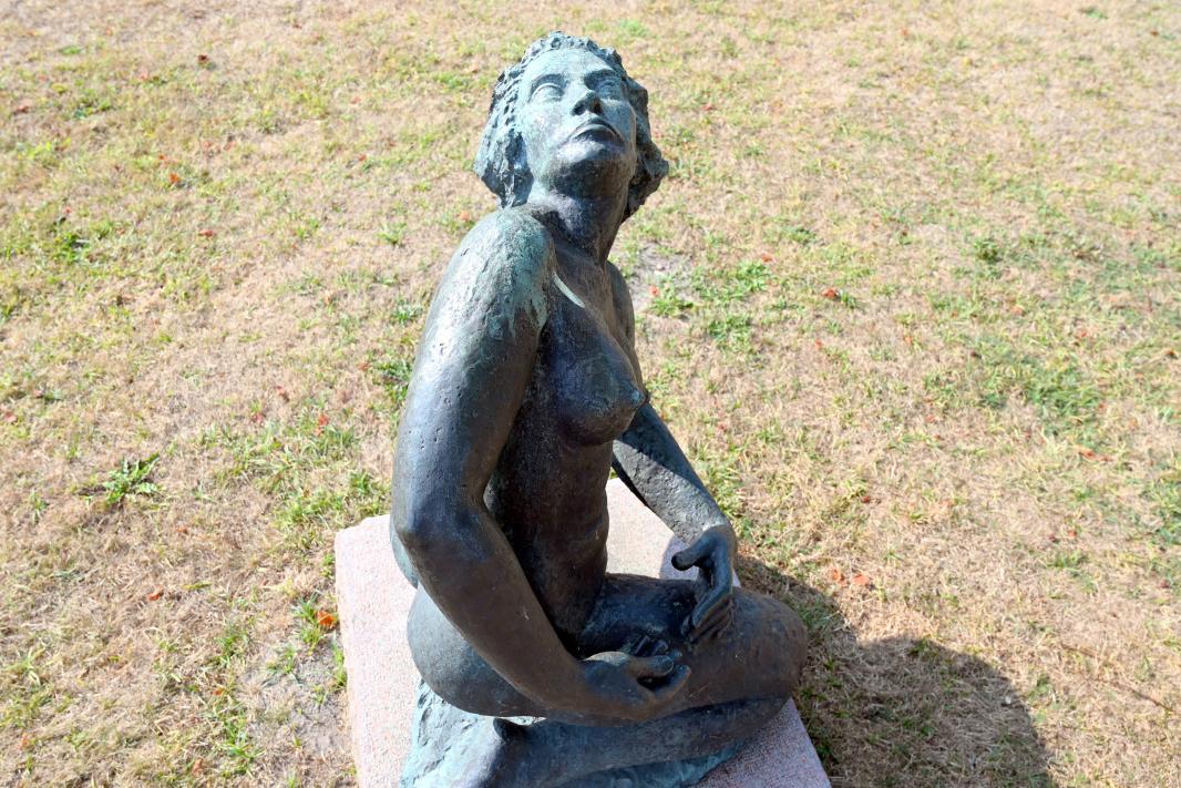 Emil Rasmus Jensen (1931), Erscheinung, Schleswig, Landesmuseum für Kunst und Kulturgeschichte, Außenbereich, 1931, Bild 3/3