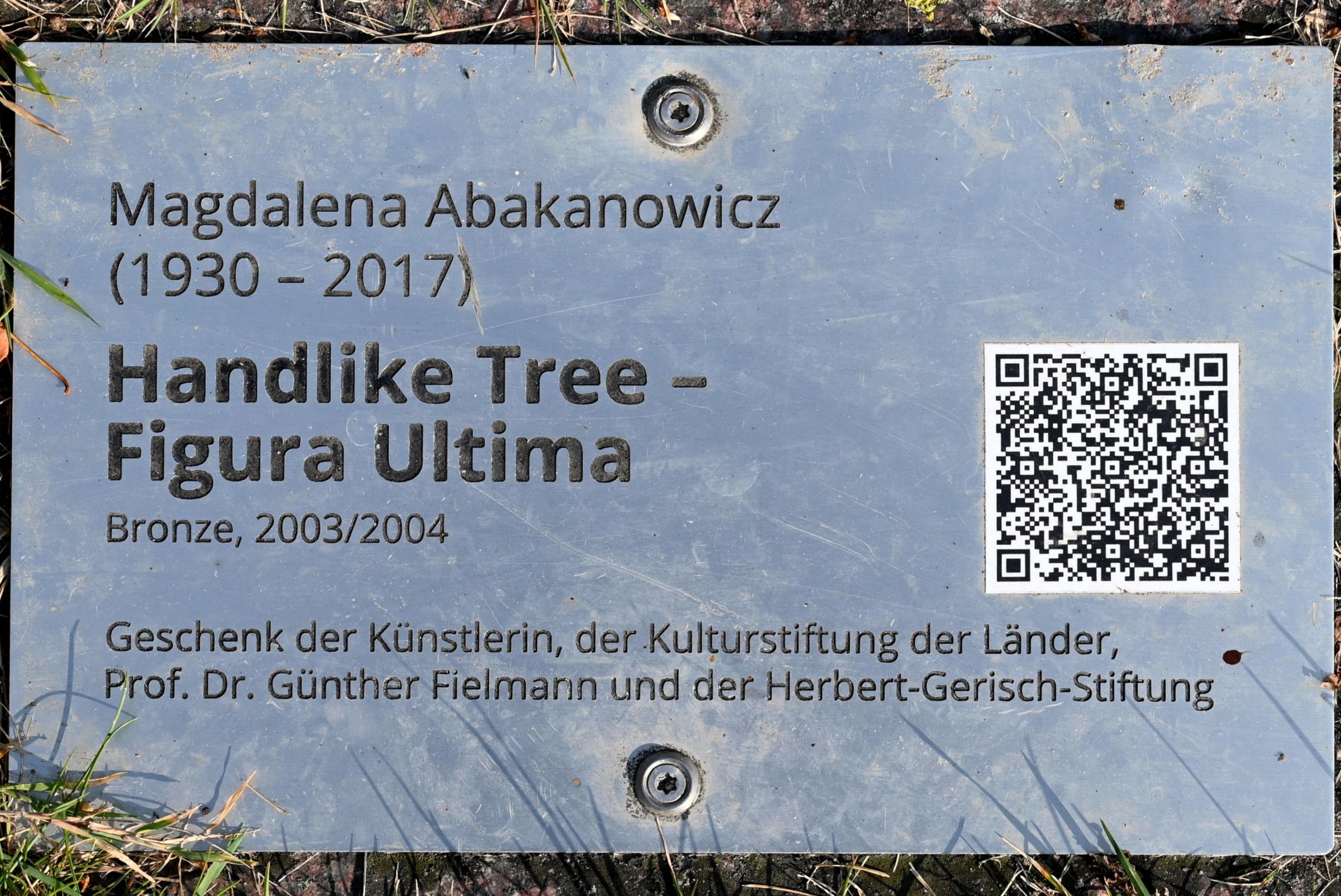 Magdalena Abakanowicz (1999–2003), Handlike Tree - Figura Ultima, Schleswig, Landesmuseum für Kunst und Kulturgeschichte, Außenbereich, 2003–2004, Bild 2/2