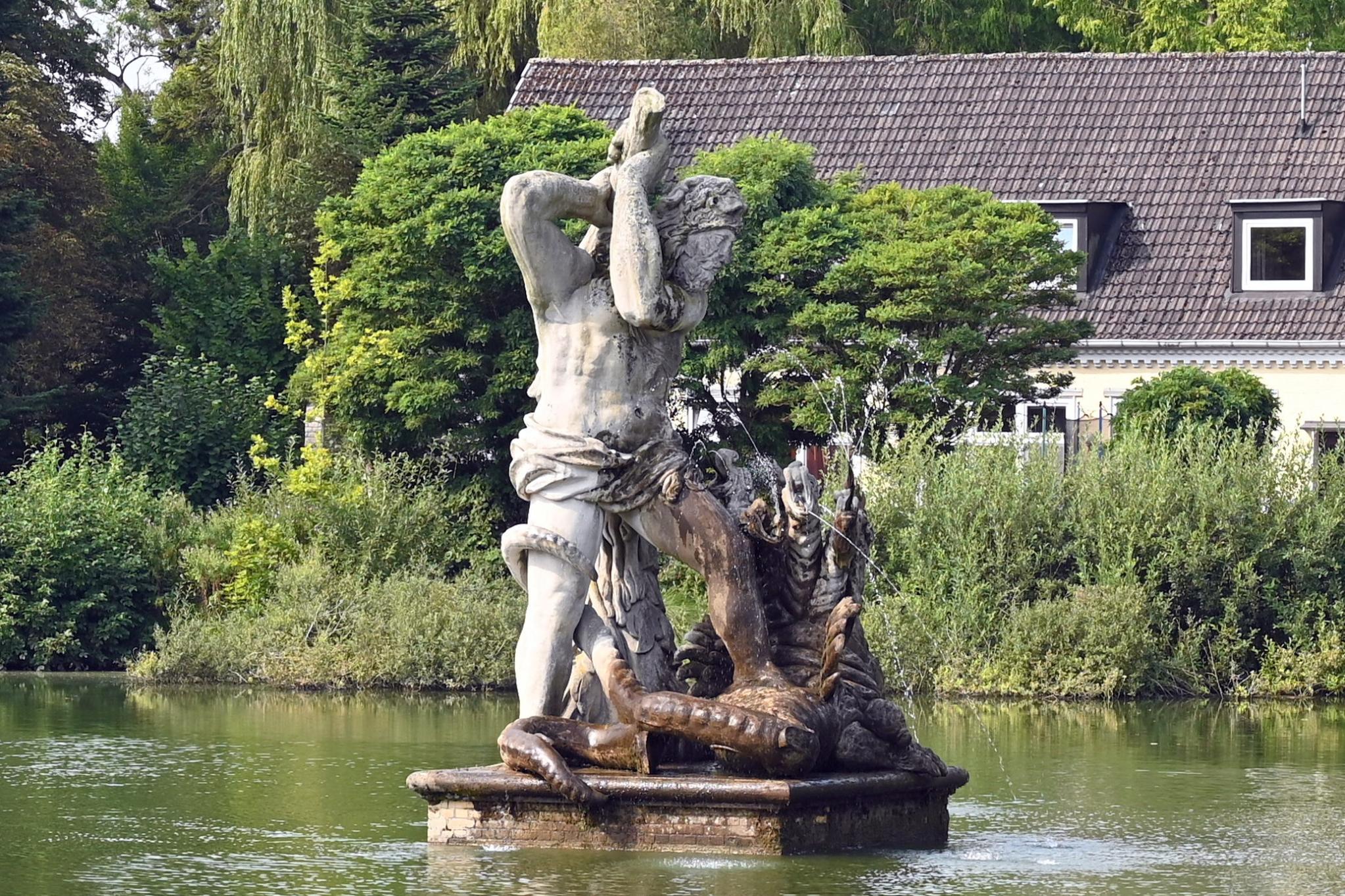 Cornelis van Mander (1640–1657), Herkulesbrunnen (Replik), Schleswig, Schloss Gottorf, jetzt Schleswig, Landesmuseum für Kunst und Kulturgeschichte, Außenbereich, 17. Jhd., Bild 2/3