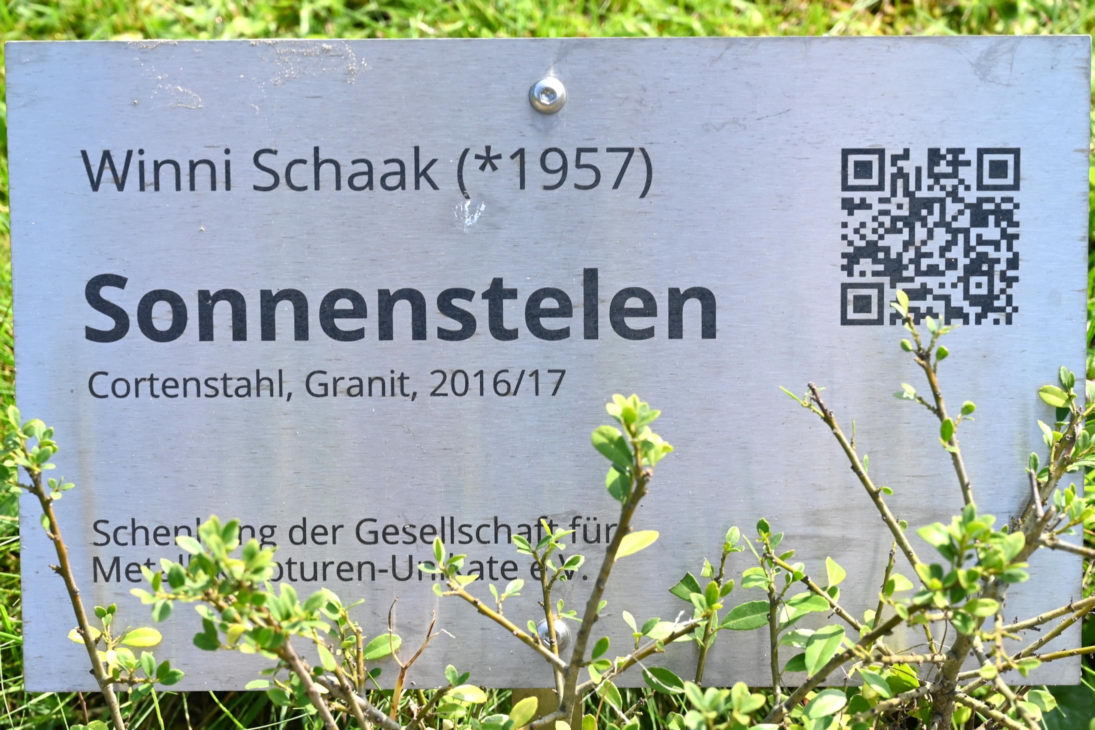 Winni Schaak (2016), Sonnenstelen, Schleswig, Landesmuseum für Kunst und Kulturgeschichte, Außenbereich, 2016–2017, Bild 4/4