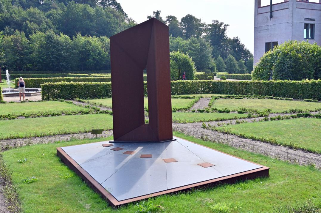Winni Schaak (2016), Sonnenstelen, Schleswig, Landesmuseum für Kunst und Kulturgeschichte, Außenbereich, 2016–2017, Bild 2/4