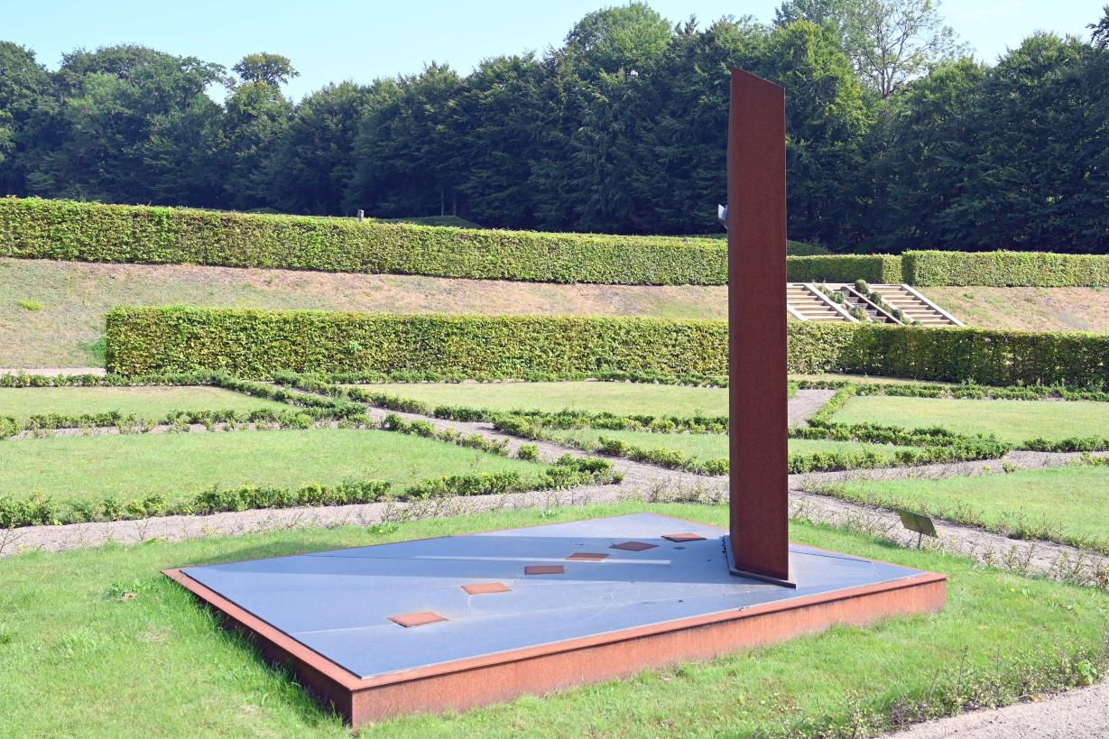 Winni Schaak (2016), Sonnenstelen, Schleswig, Landesmuseum für Kunst und Kulturgeschichte, Außenbereich, 2016–2017, Bild 3/4