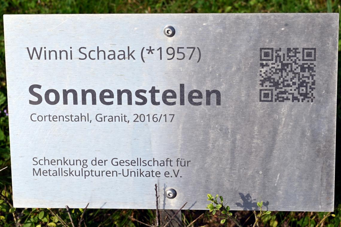 Winni Schaak (2016), Sonnenstelen, Schleswig, Landesmuseum für Kunst und Kulturgeschichte, Außenbereich, 2016–2017, Bild 4/4