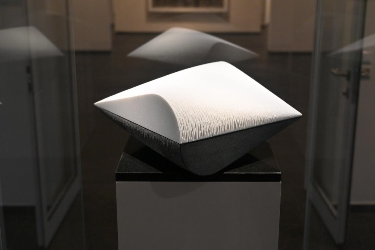Maria C. P. Huls (2013), In Balance II, Schleswig, Landesmuseum für Kunst und Kulturgeschichte, Galerie der Klassischen Moderne, 2013, Bild 2/4