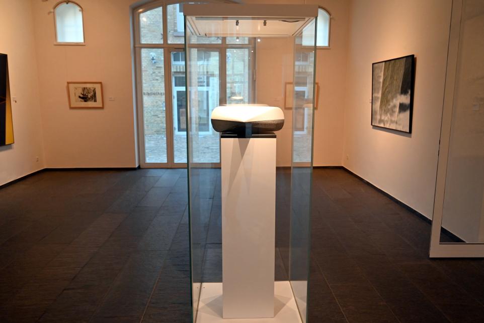 Maria C. P. Huls (2013), In Balance II, Schleswig, Landesmuseum für Kunst und Kulturgeschichte, Galerie der Klassischen Moderne, 2013, Bild 3/4