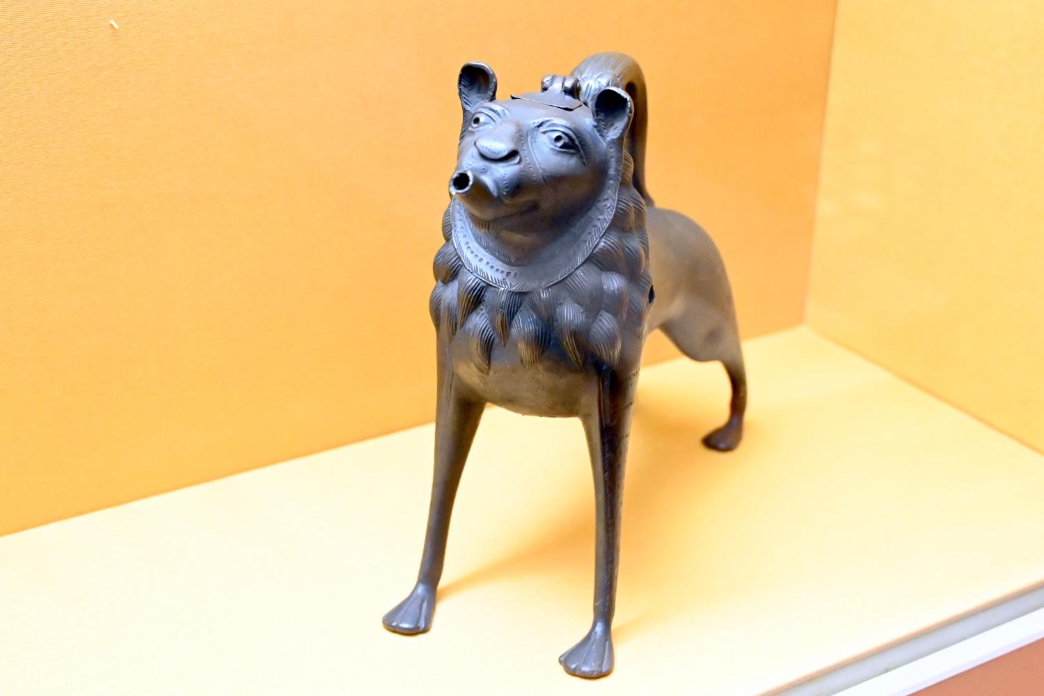 Aquamanile in Form eines Löwen, Schleswig, Landesmuseum für Kunst und Kulturgeschichte, Saal 9, um 1240, Bild 2/3